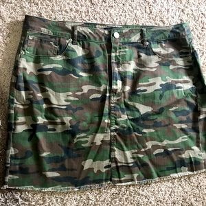 Camo skirt. 2X